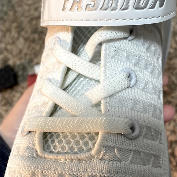 Unisex USB Rechargeable Roller Shoes LED Light Up Wheel Shoes Sneakers - Picture 5 of 7